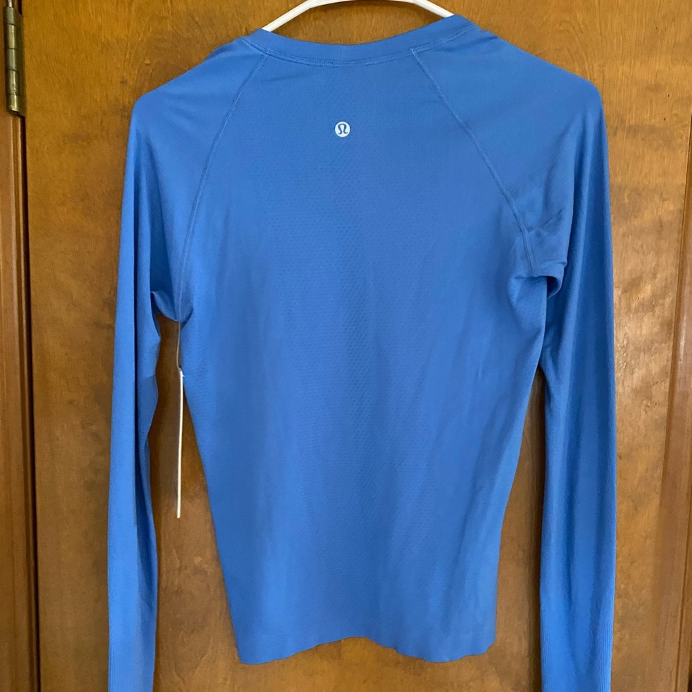 Lululemon swiftly tech 2.0 long sleeve race shirt.